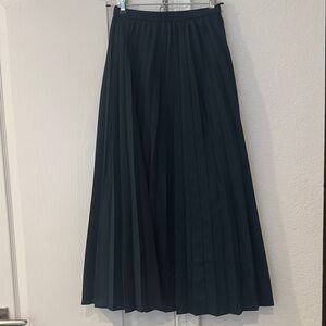 Green Uniqlo Pleated Skirt